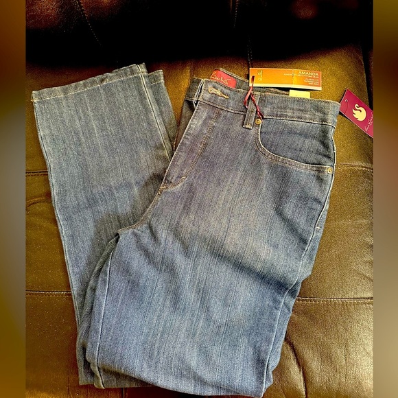 Gloria Vanderbilt Denim - Gloria Venderbilt Amanda blue jeans, size 12 Short.